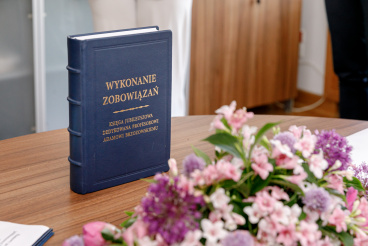 Uroczystość wręczenia Księgi Jubileuszowej prof. dr. hab. Adamowi Brzozowskiemu